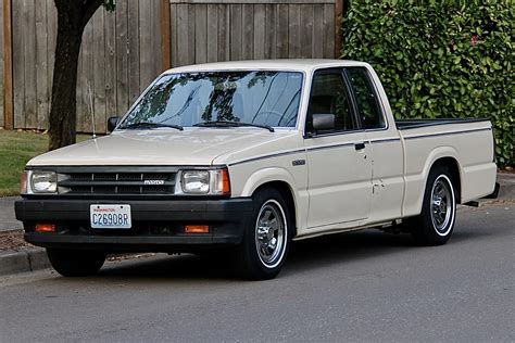 1987 Mazda B2200 photo