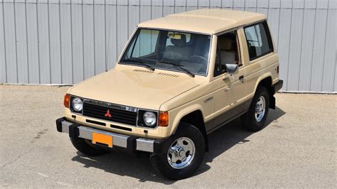 1987 Mitsubishi Montero photo