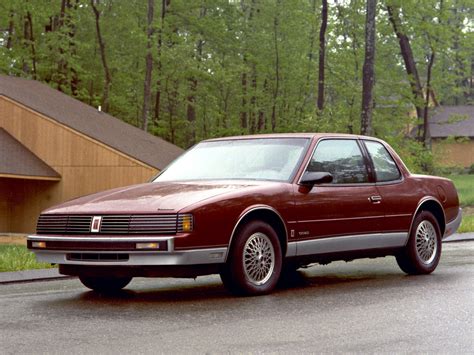 1987 Oldsmobile Toronado photo