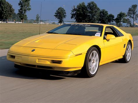 1987 Pontiac Fiero photo