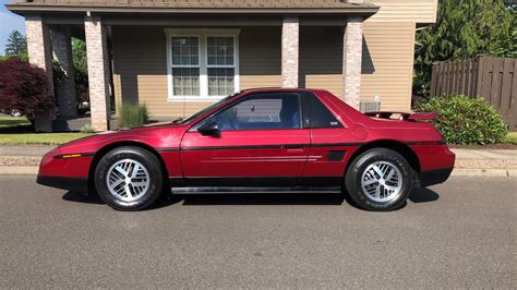 1987 Pontiac Fiero photo