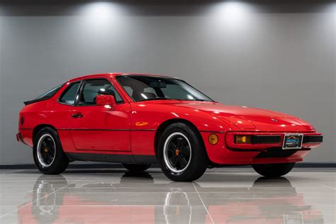 1987 Porsche 924 photo