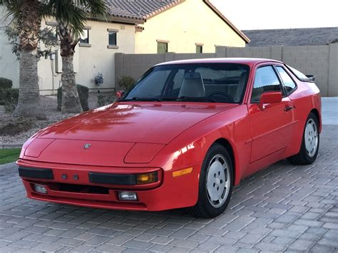 1987 Porsche 944 photo