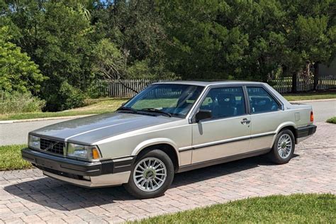 1987 Volvo 780 photo