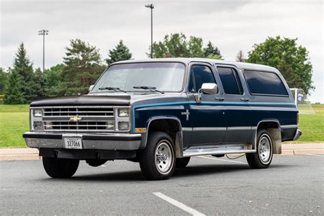 1988 Chevrolet Suburban photo