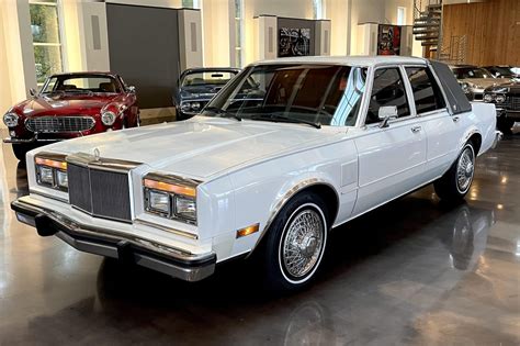 1988 Chrysler Fifth avenue photo