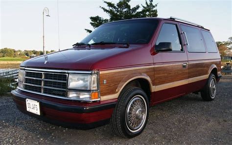 1988 Dodge Caravan photo