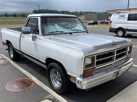 1988 Dodge D100 engine