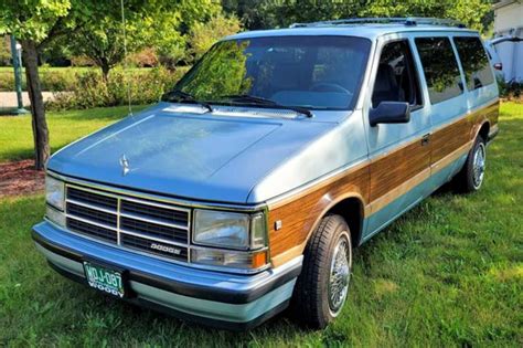 1988 Dodge Grand caravan photo