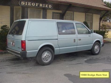 1988 Dodge Mini ram van photo