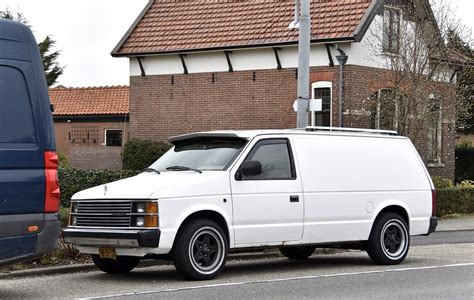 1988 Dodge Mini ram van