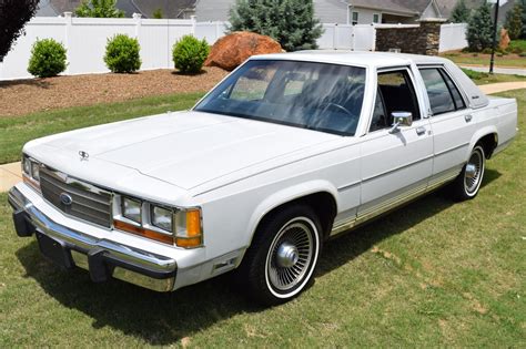 1988 Ford Crown victoria photo