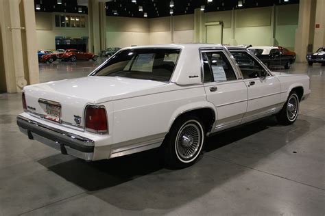 1988 Ford Crown victoria