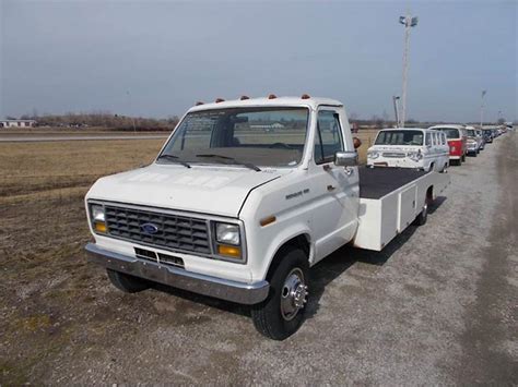 1988 Ford E-350 photo