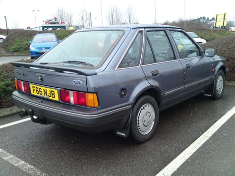 1988 Ford Escort photo