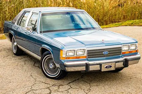 1988 Ford Ltd photo