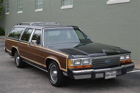 1988 Ford Squire photo