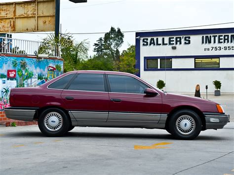 1988 Ford Taurus photo