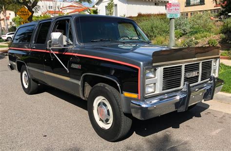 1988 Gmc Suburban photo