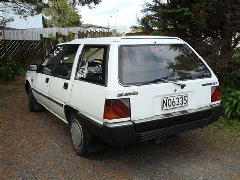 1988 Mitsubishi Mirage photo