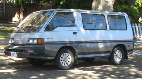 1988 Mitsubishi Van engine