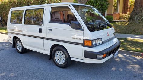 1988 Mitsubishi Van photo