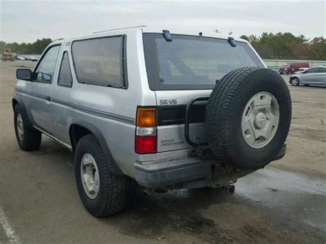 1988 Nissan Pathfinder photo