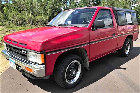 1988 Nissan Pickup photo