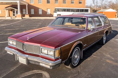 1988 Oldsmobile Custom cruiser photo