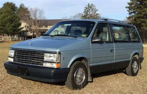 1988 Plymouth Voyager photo