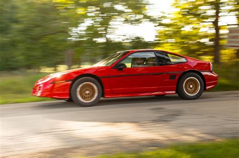 1988 Pontiac Fiero photo