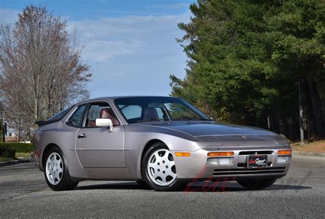 1988 Porsche 944 photo