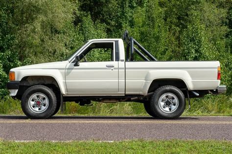 1988 Toyota 4x4 photo