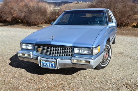 1989 Cadillac Fleetwood photo