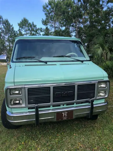 1989 Chevrolet G25 photo