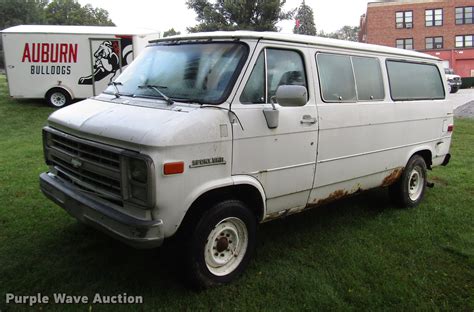 1989 Chevrolet Sport van photo