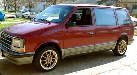 1989 Dodge Grand caravan photo