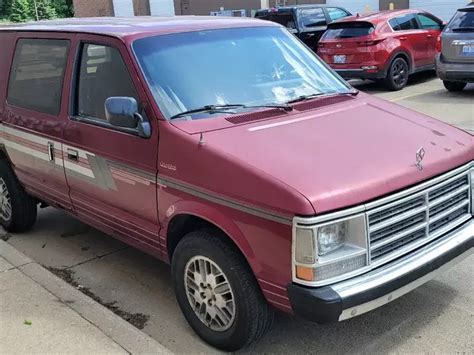 1989 Dodge Mini ram van photo