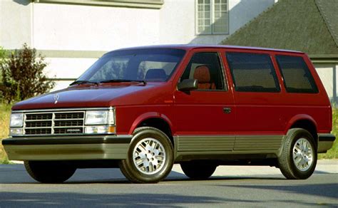 1989 Dodge Mini ram van photo