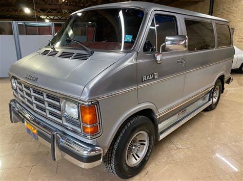 1989 Dodge Ram van photo