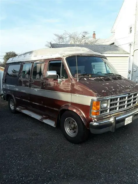 1989 Dodge Ram van photo