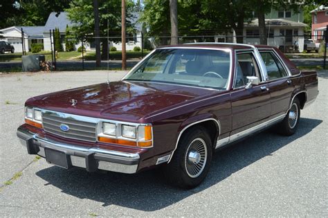 1989 Ford Crown victoria photo