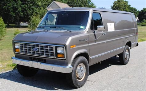 1989 Ford E-350 photo