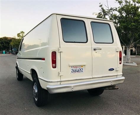 1989 Ford E-350 photo