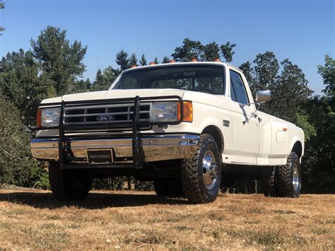 1989 Ford F-350 engine