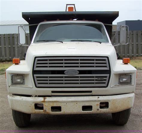 1989 Ford F700 photo