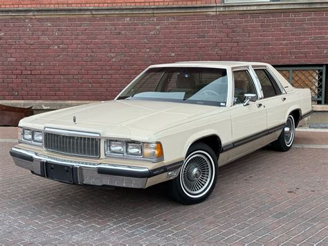 1989 Ford Grand marquis photo