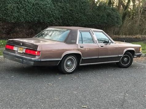 1989 Ford Grand marquis photo