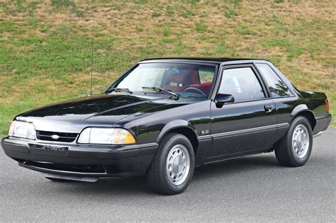 1989 Ford Mustang photo