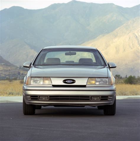 1989 Ford Taurus photo